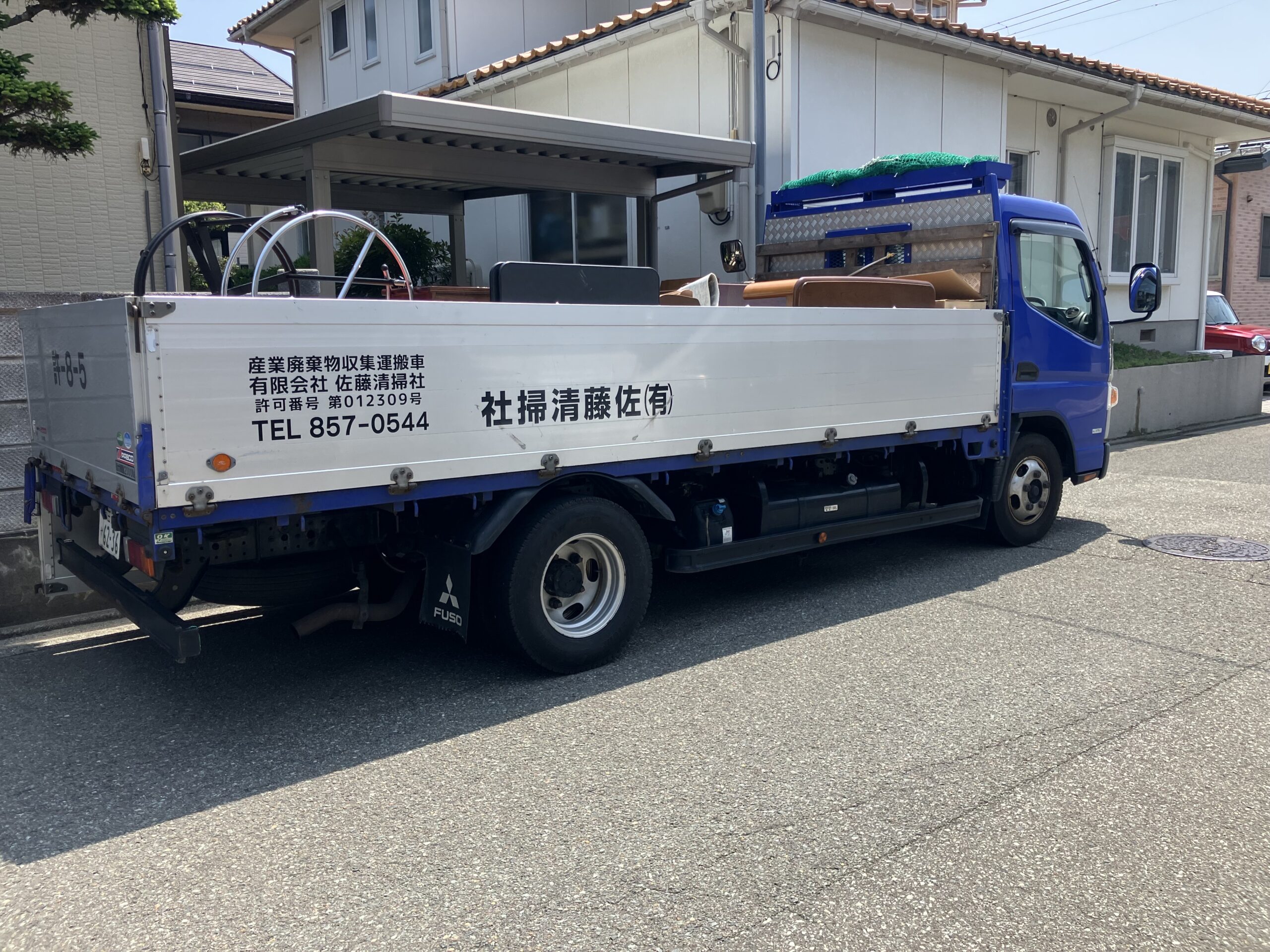 粗大ごみを運ぶ秋田市の片付け業　佐藤清掃社