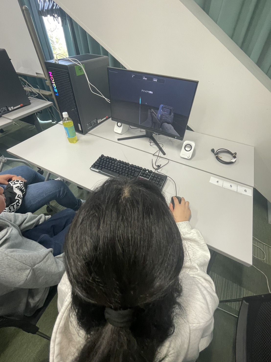 eスポーツを体験する娘